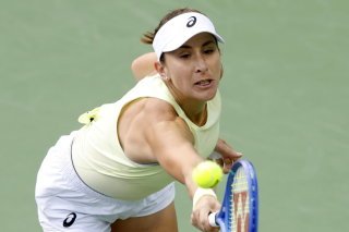 Belinda Bencic contrainte à l'abandon à Rome. KEYSTONE/EPA/JOHN G. MABANGLO